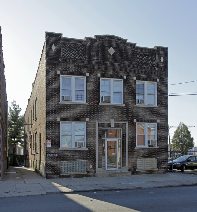 385 Danforth Ave in Jersey City, NJ - Building Photo