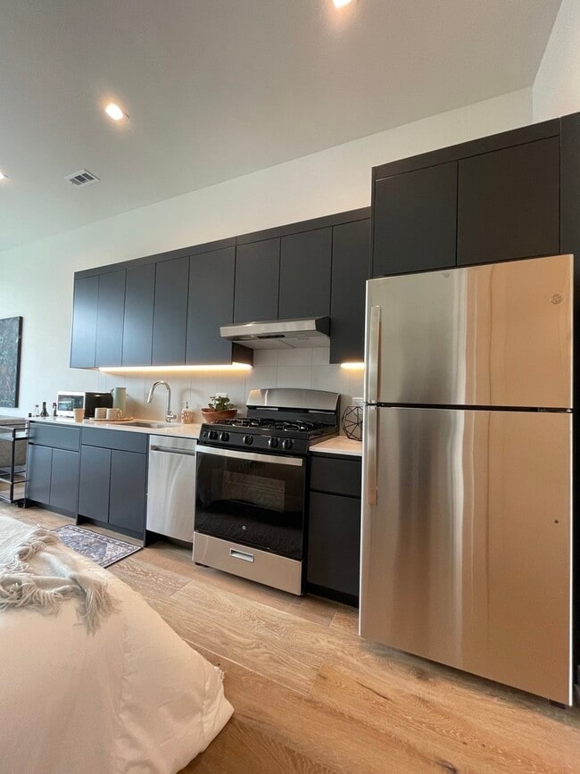 property at 4513 N Clark St