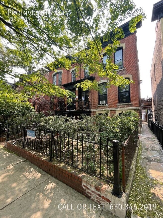 property at 2136 N Bissell St