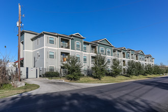 La Mariposa Apartments in Houston, TX - Building Photo - Building Photo