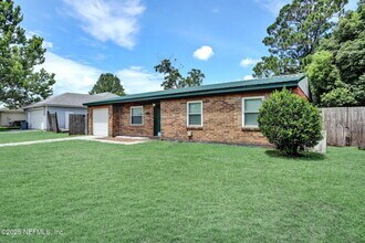 2214 Luana Dr E in Jacksonville, FL - Building Photo - Building Photo