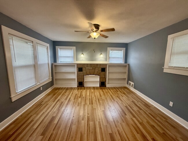 321 W Allen St in Hendersonville, NC - Building Photo - Building Photo