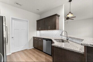 3005 W Cardinal St in Springfield, MO - Foto de edificio - Building Photo