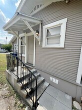 519 W Ridgewood Ct in San Antonio, TX - Building Photo - Building Photo