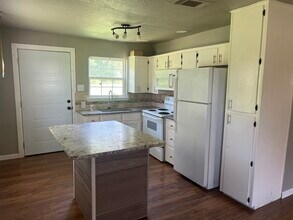 216 Creekview Ln in Malakoff, TX - Building Photo - Building Photo