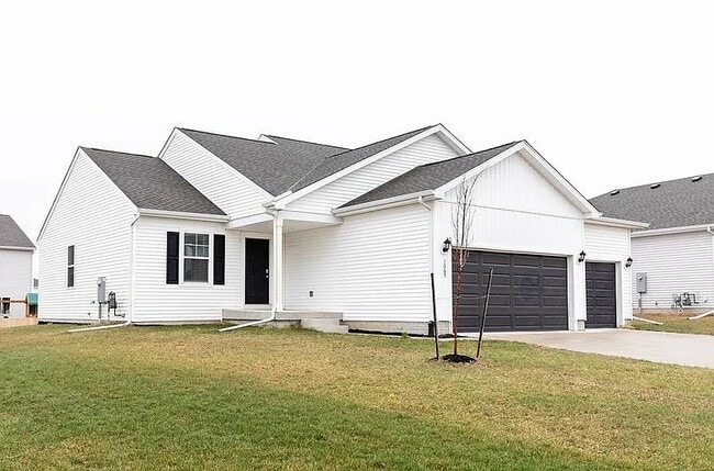 1065 Waukee Ave in Waukee, IA - Building Photo - Building Photo
