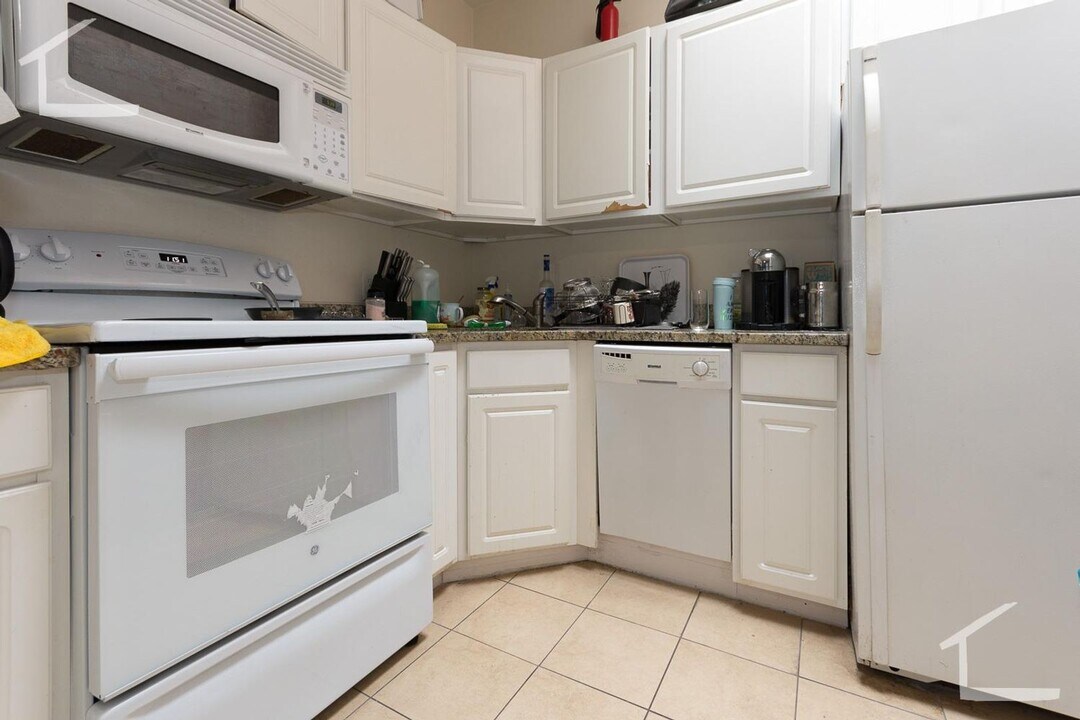 1132 Commonwealth Ave in Boston, MA - Building Photo