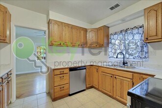 2400 27th St in Sacramento, CA - Building Photo - Building Photo