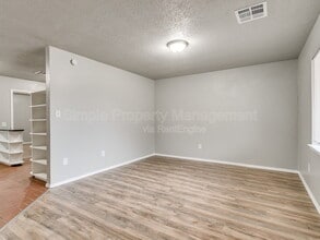 409 E Hill Dr in Guthrie, OK - Building Photo - Building Photo