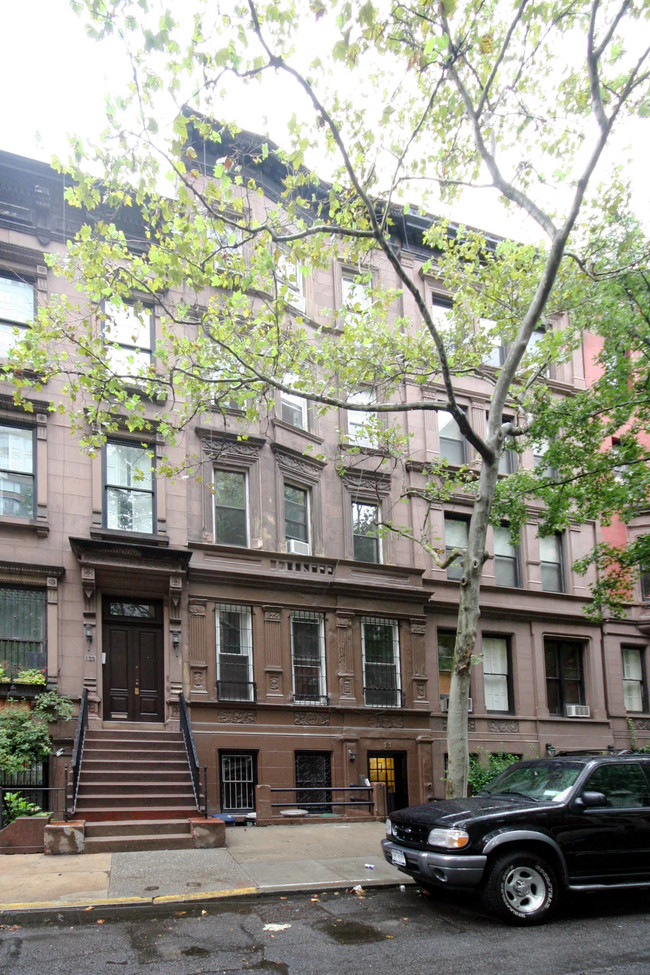 121 W 69th St in New York, NY - Building Photo - Building Photo