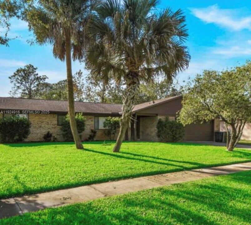 168 Westwood Dr in Daytona Beach, FL - Foto de edificio