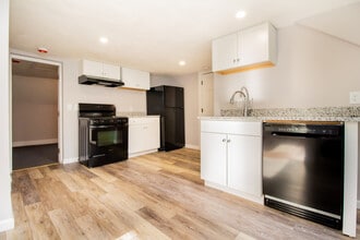 26 Dwight St, Unit 2 in Worcester, MA - Foto de edificio - Building Photo