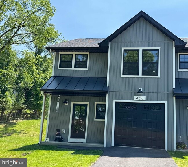 property at 440 W Gravel Ln