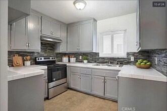 218 E Tamarack Ave, Unit 5 in Inglewood, CA - Building Photo - Building Photo