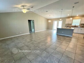 7049 David Blvd in Port Charlotte, FL - Foto de edificio - Building Photo