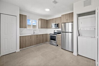 1295 W 69th St in Hialeah, FL - Building Photo - Building Photo