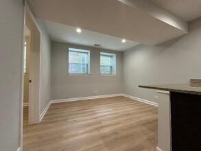 673 W Roscoe St in Chicago, IL - Building Photo - Building Photo