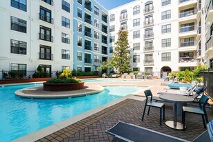 Flats at Perimeter Place in Atlanta, GA - Building Photo