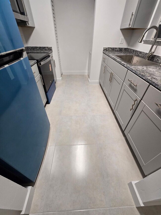 8657 SW 5th St in Pembroke Pines, FL - Building Photo - Building Photo