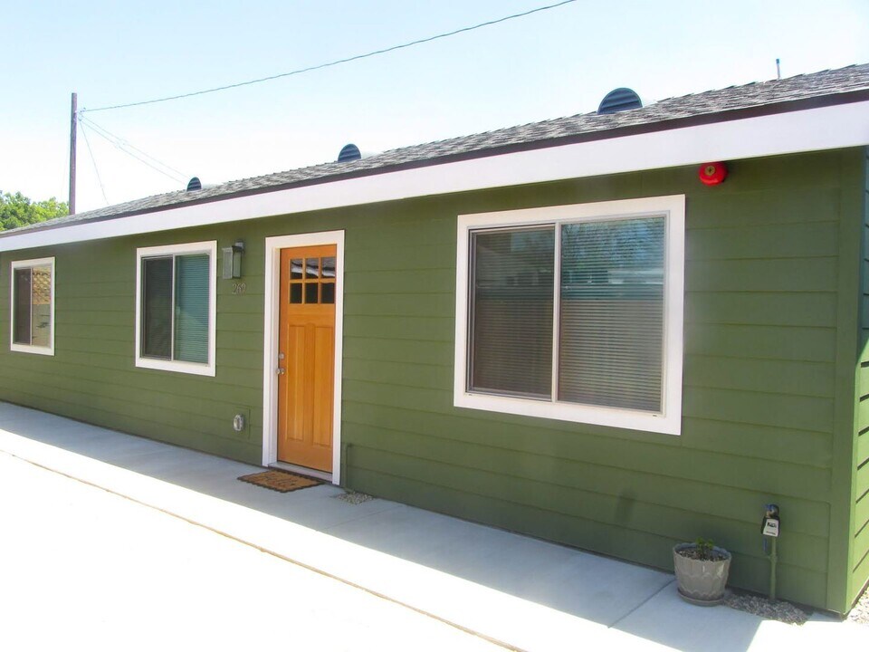 267 N Center St in Orange, CA - Building Photo