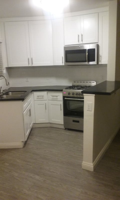 3293 Cahuenga Blvd W