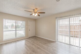 2760 Parkchester Dr in Arlington, TX - Building Photo - Building Photo