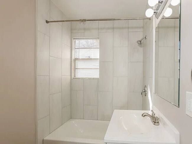 5001 Gum Springs Rd in Little Rock, AR - Building Photo - Building Photo