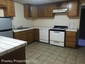14037 Yukon Ave-Unit -1-23 in Hawthorne, CA - Building Photo - Building Photo