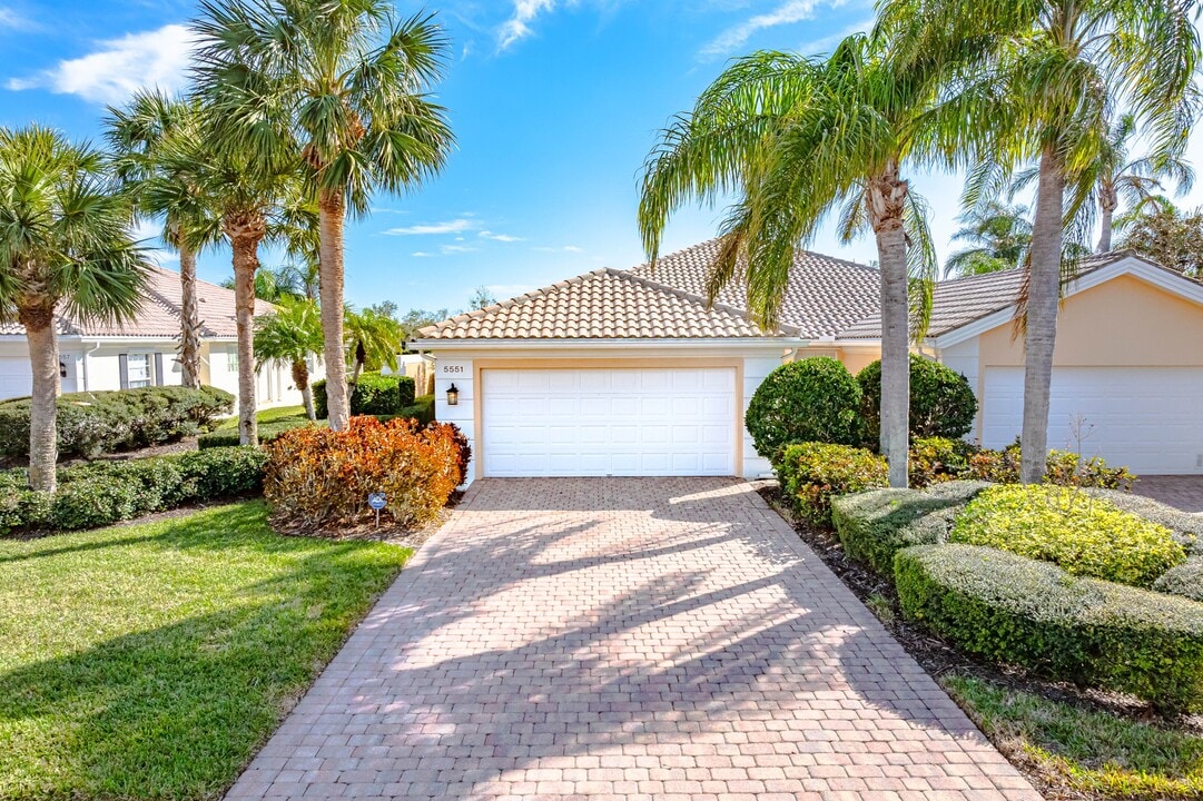 5551 Avellino Pl in Sarasota, FL - Building Photo