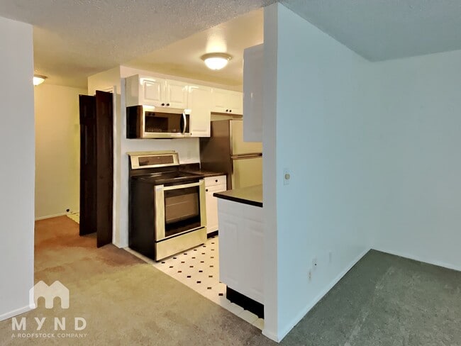 property at 318 S 174th Pl