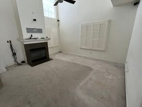 13252 Ramona Blvd, Unit B in Baldwin Park, CA - Foto de edificio - Building Photo