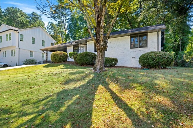 1127 Rogeretta Dr NE in Atlanta, GA - Building Photo - Building Photo