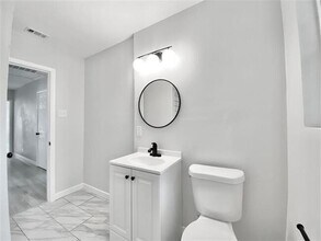 921 Fernwood Ave in Dallas, TX - Building Photo - Building Photo