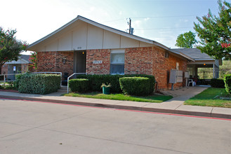 Gateway Village in Azle, TX - Building Photo - Building Photo