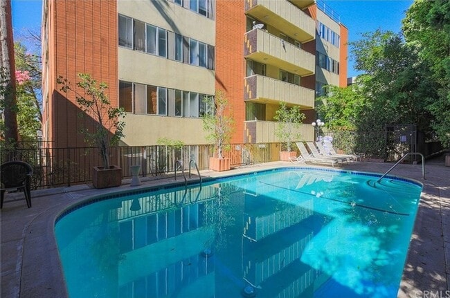 540 Kelton Ave, Unit 103 in Los Angeles, CA - Building Photo - Building Photo