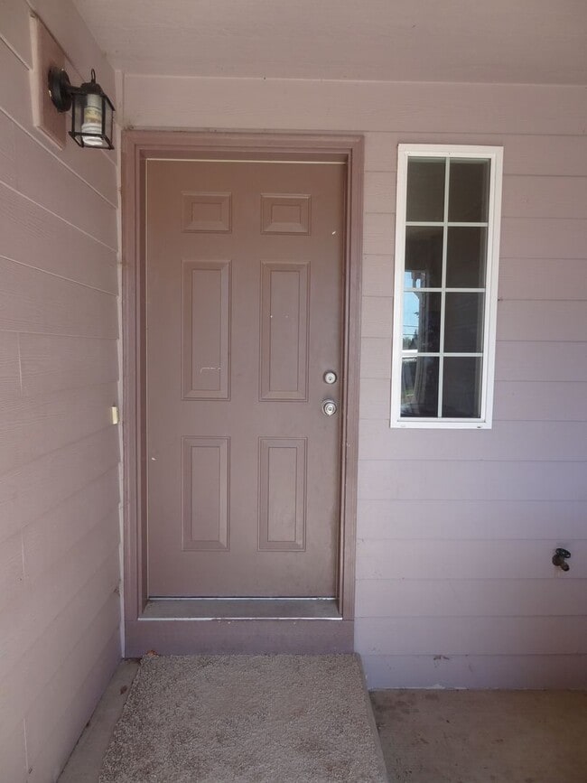 102-106 Rice Ln in Amity, OR - Building Photo - Building Photo