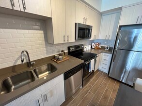 2131 NE 167th St, Unit A1 in North Miami Beach, FL - Building Photo - Building Photo