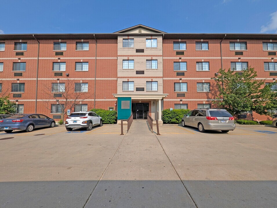3370 W Brooke Ave in Waukegan, IL - Building Photo