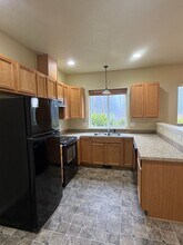 2556 Bailey Hill Rd in Eugene, OR - Building Photo - Building Photo