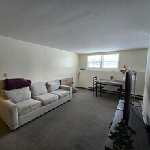 2 Hancock St in Dover, NH - Foto de edificio - Building Photo