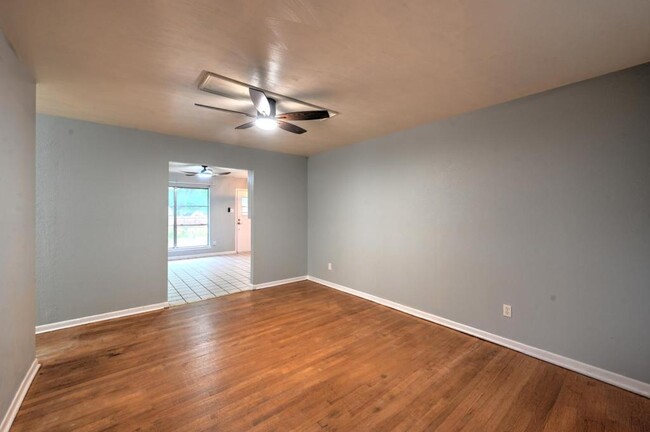 2138 Lynbrook Ln in Garland, TX - Building Photo - Building Photo