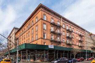 202 W 118th St in New York, NY - Building Photo