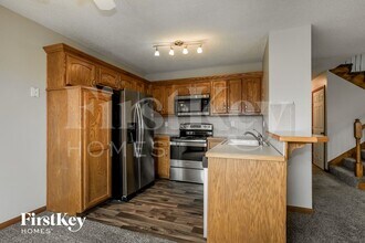 11104 Highview Rd in Peculiar, MO - Foto de edificio - Building Photo