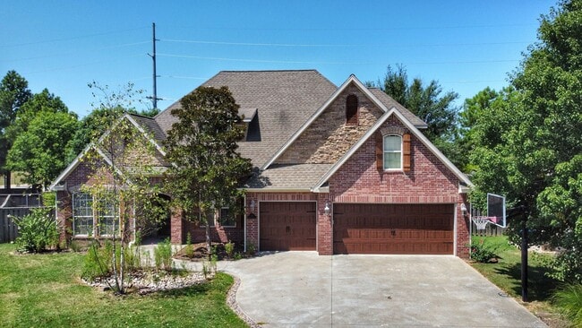 property at 1501 NE Greenbrier Ct