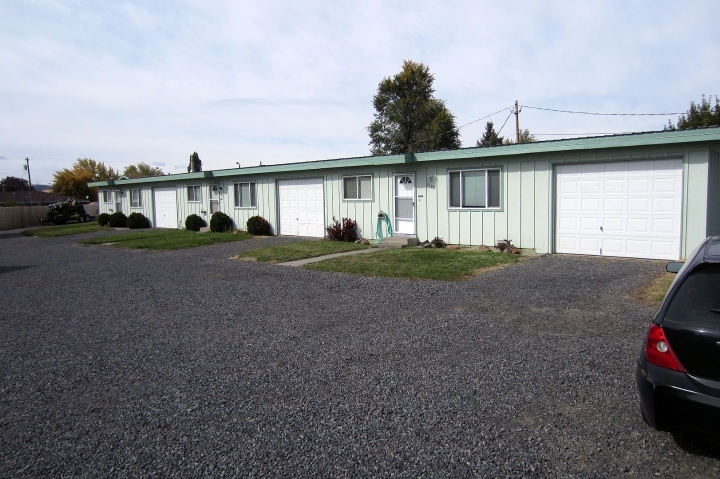 2490 Nile St in Klamath Falls, OR - Building Photo