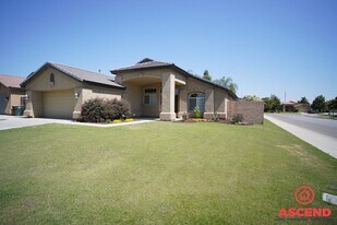 10318 Lerwick Ave in Bakersfield, CA - Building Photo