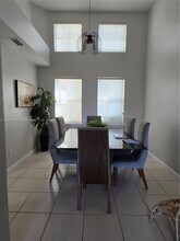 4874 NW 111th Ct in Doral, FL - Foto de edificio - Building Photo