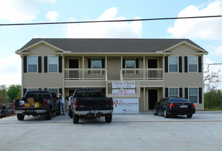 The Renaissance in Dickinson, TX - Building Photo - Building Photo