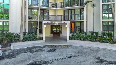 1350 River Reach Dr in Fort Lauderdale, FL - Building Photo - Building Photo