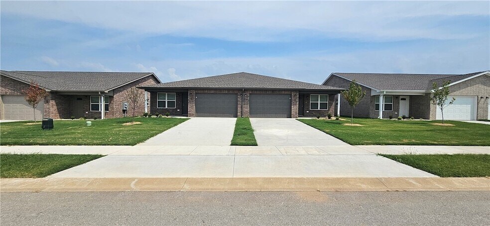 516 NW 68th Ave in Bentonville, AR - Building Photo